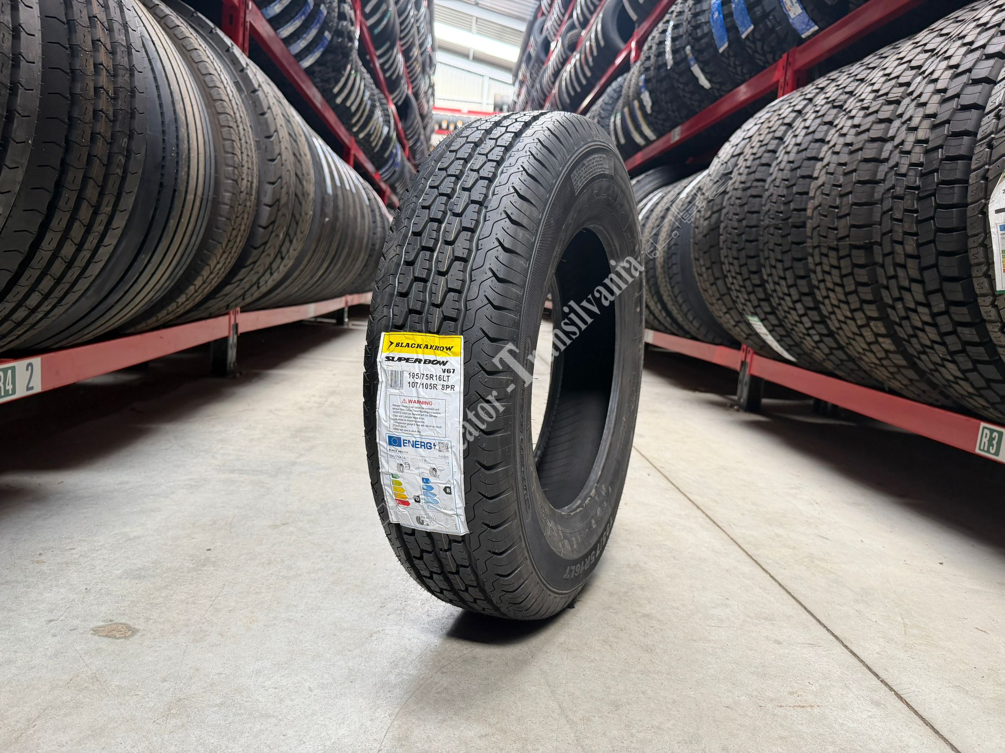 (NOUA) Blackarrow V67 195/75R16C