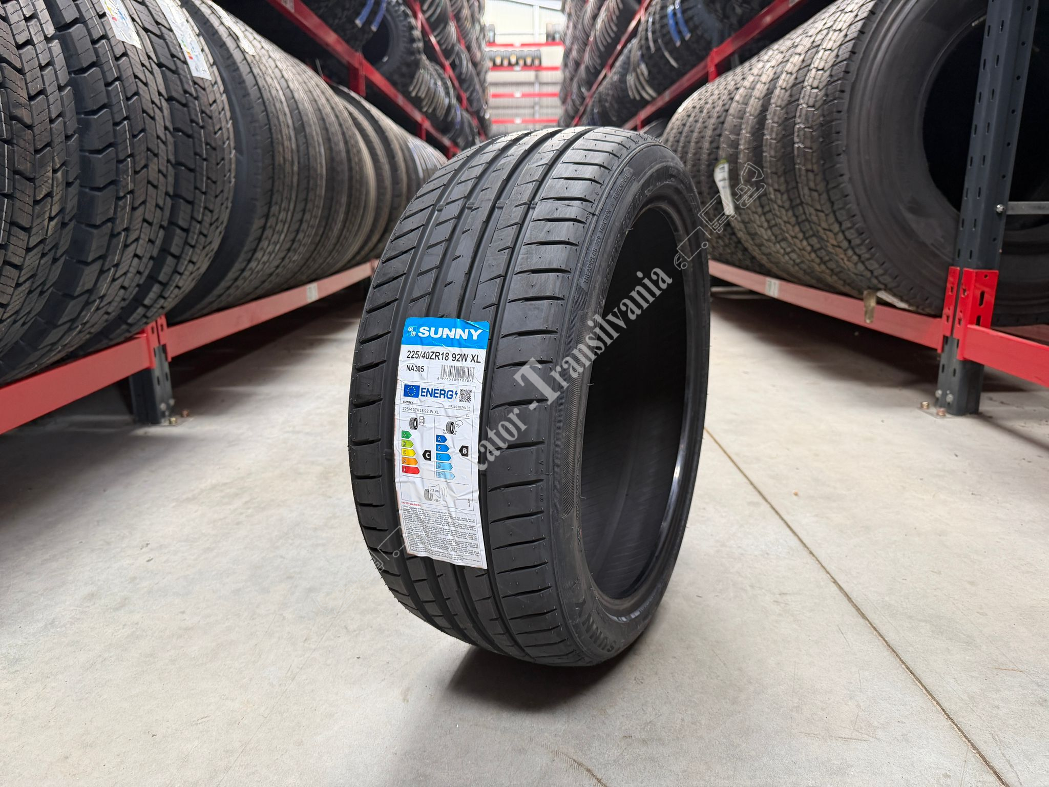 (NOUA) Sunny SportMacro NA305 225/40R18-