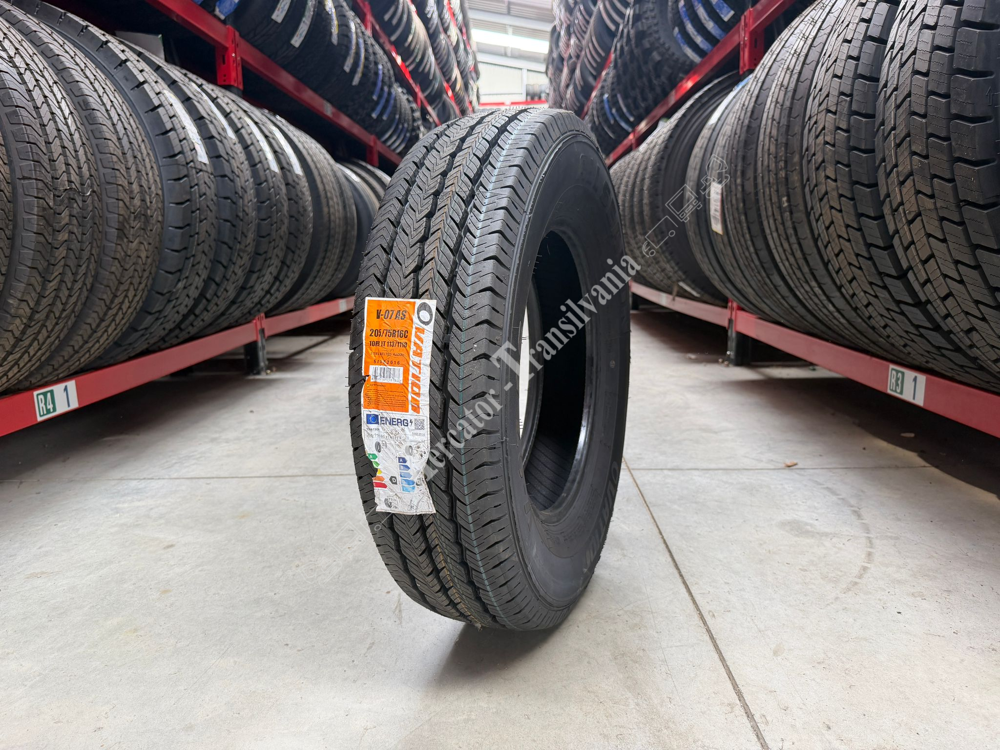 (NOUA) Ovation V-03 205/75R16C