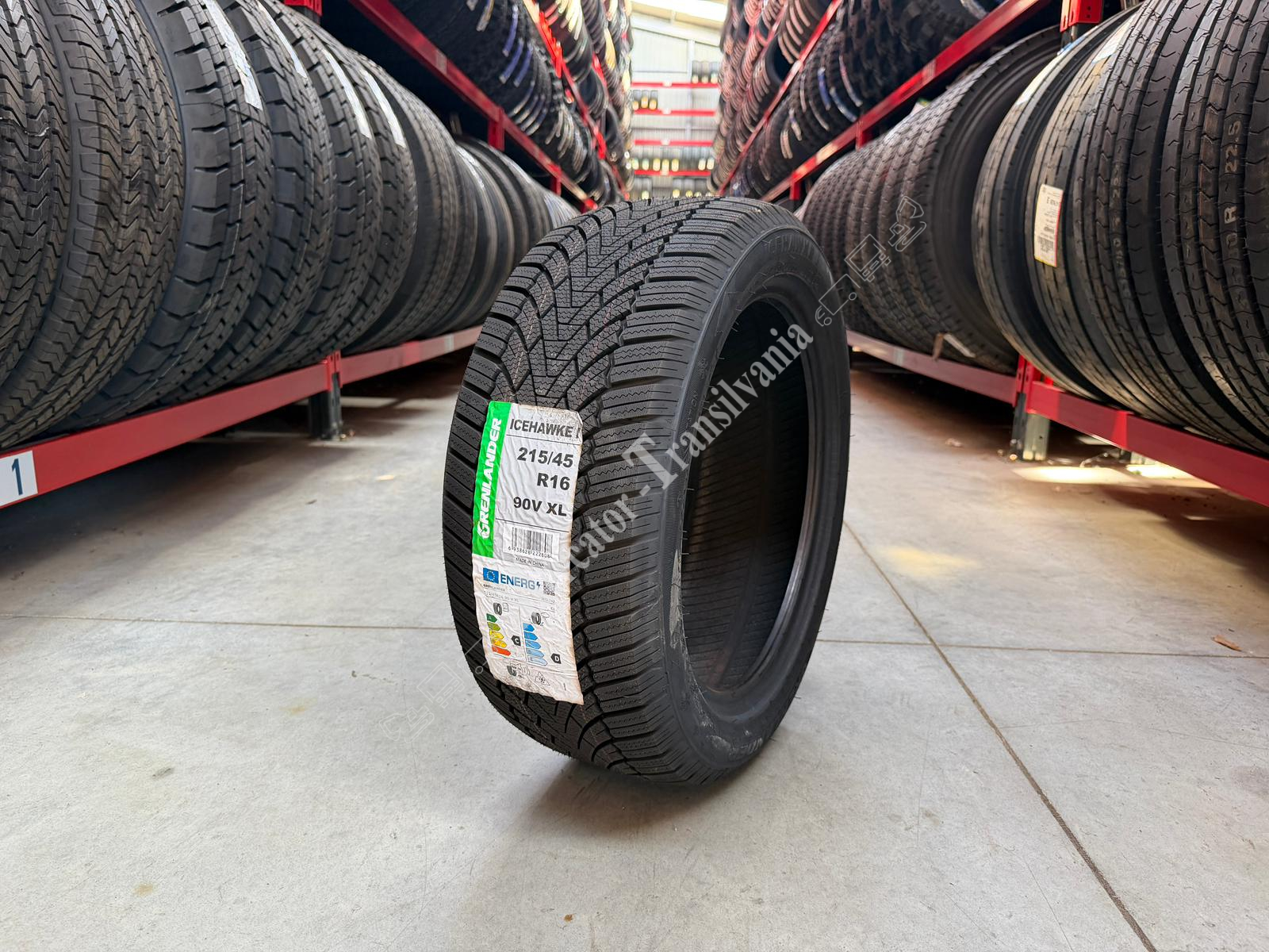 (NOUA) Grenlander Icehawke I 215/45R16-
