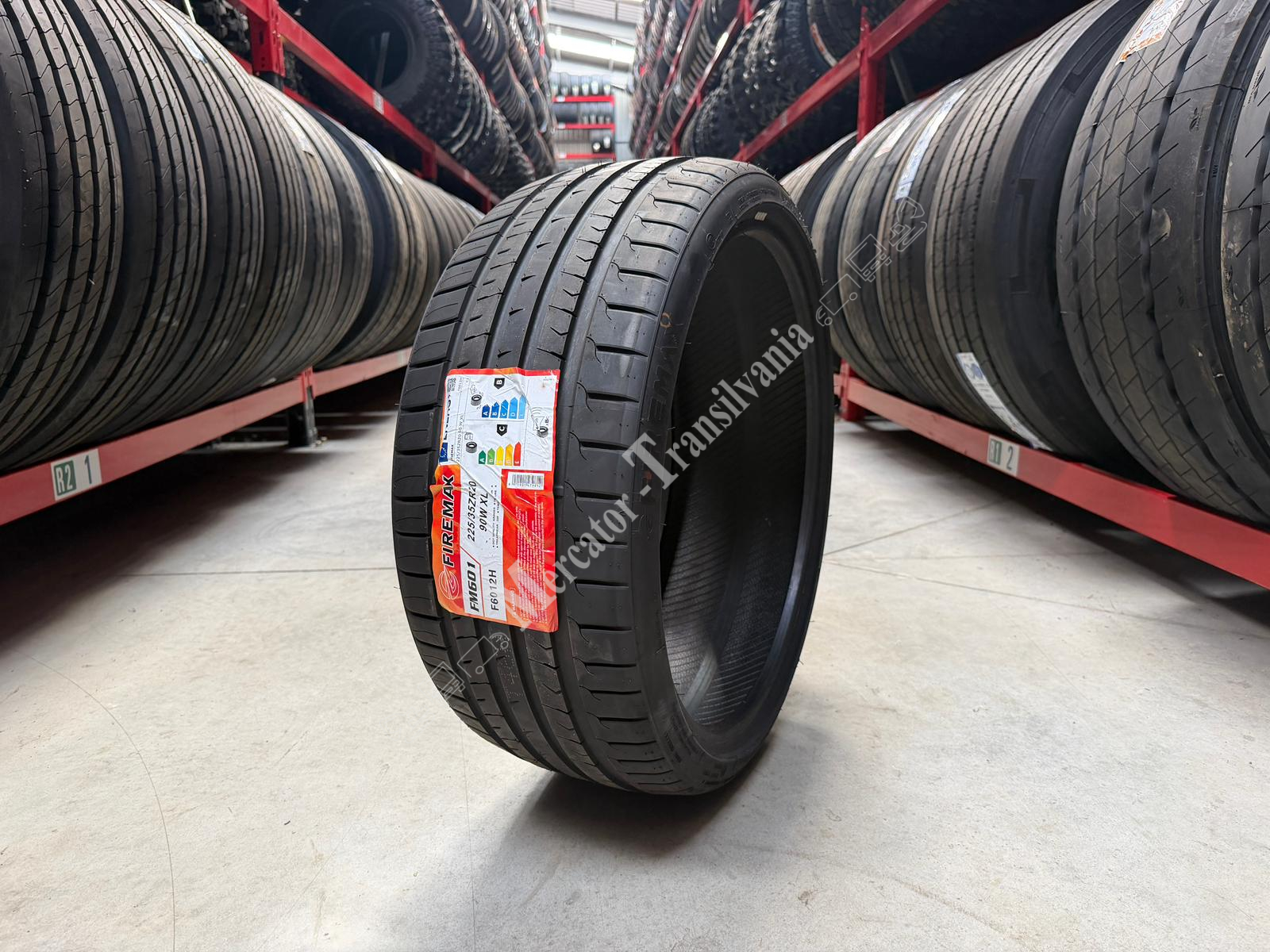 (NOUA) Firemax FM601 225/35R20-