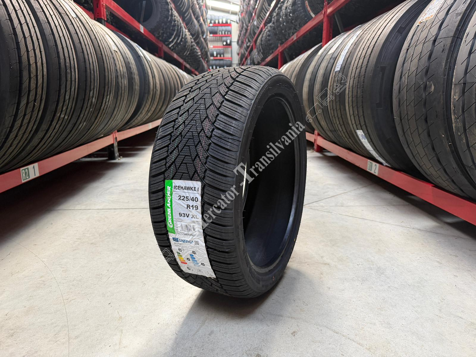 (NOUA) Grenlander Icehawke I 225/40R19-