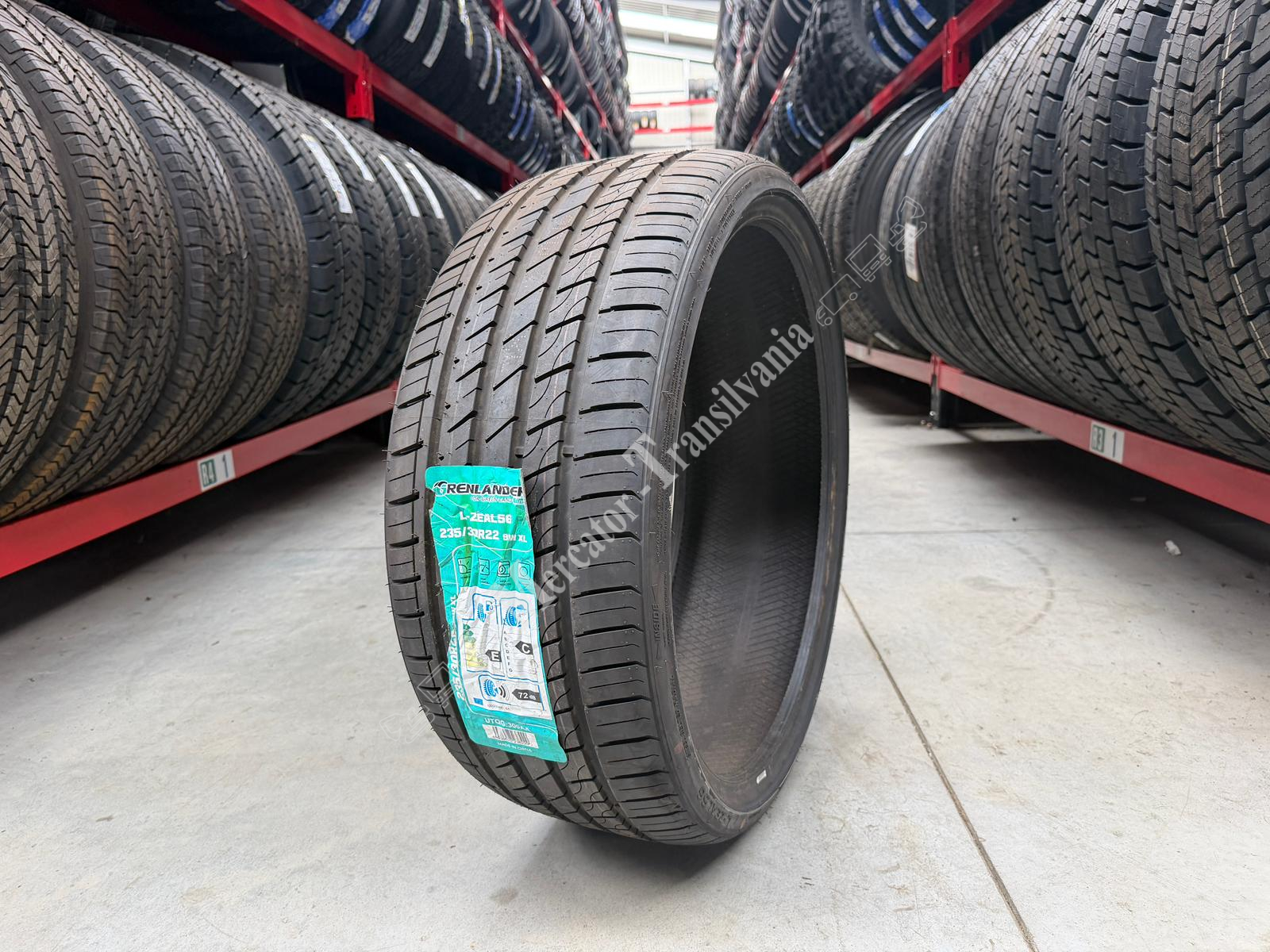 (NOUA) Grenlander L-Zeal 56 235/30R22-