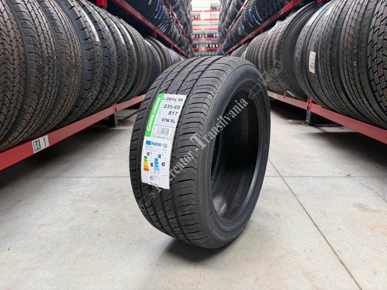 (NOUA) Grenlander L-Zeal 56 235/45R17-