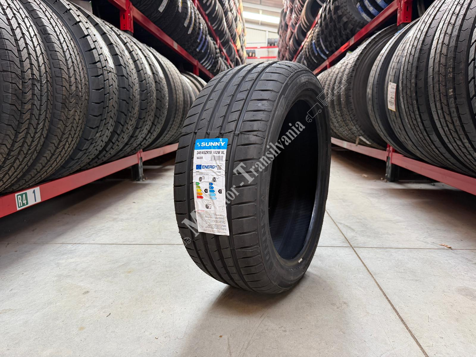 (NOUA) Sunny NA305 245/45R19-