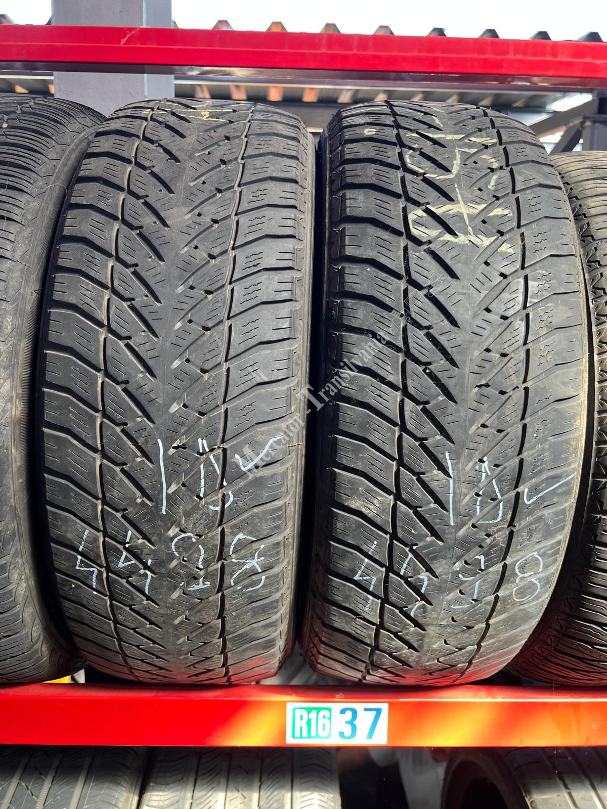 (Second hand) Goodyear Ultra Grip 215/65R16-
